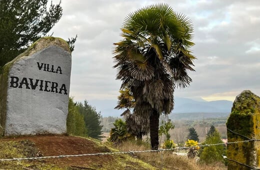 Χιλή: Το τουριστικό χωριό που κάποτε φιλοξενούσε μια αίρεση, στοιχειωμένο από βασανιστήρια και παιδική κακοποίηση