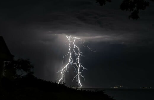 Καιρός - Meteo: Σχεδόν 5.000 κεραυνοί «χτύπησαν» τη χώρα σήμερα το απόγευμα