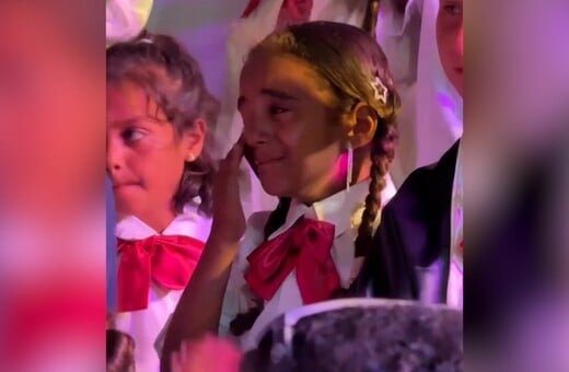 Αποκαρδιωτικό βίντεο από Γάζα: Ανήλικα που έχασαν τους γονείς τους από βομβαρδισμούς αποφοιτούν με δάκρυα στα μάτια