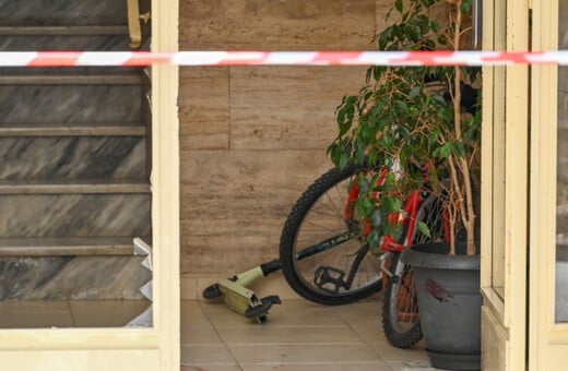 Γυναικοκτονία στον Βόλο: «Αυτό της άξιζε» - Η στιγμή που συλλαμβάνουν τον 40χρονο