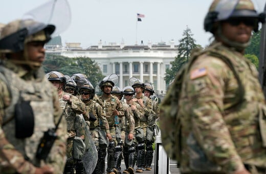 Ο Τραμπ γεμίζει την Ουάσιγκτον στρατό και FBI: Πόσο μειώθηκε η εγκληματικότητα;