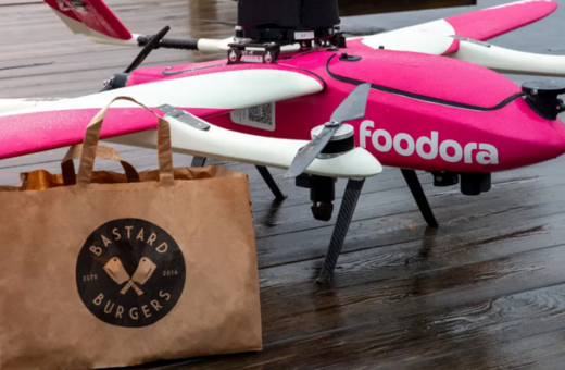 «Έχει φύγει το παιδί»: Θα παραδώσουν τα drones την επόμενη παραγγελία σας για ζεστό φαγητό; Το κόστος και τα προβλήματα