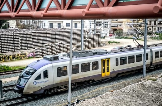 Hellenic Train: Με λεωφορεία στον τελικό προορισμό τους οι επιβάτες της αμαξοστοιχίας 11304, λόγω πυρκαγιάς 