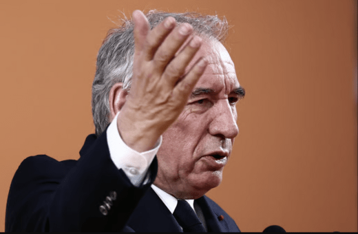 Μπαϊρού εναντίον Λεπέν: Μπορεί ο κεντρώος να σώσει τη Γαλλία το 2027;