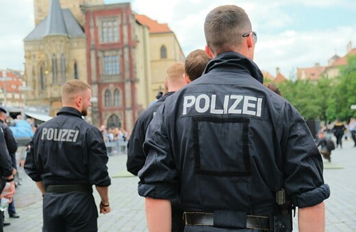 Γερμανία: Αυτοκίνητο έπεσε πάνω σε πλήθος στο Βερολίνο - Παιδιά ανάμεσα στους τραυματίες 