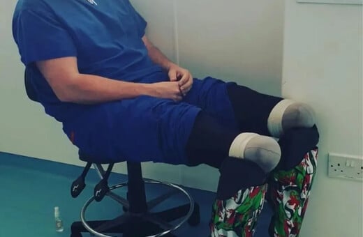 Χειρουργός του NHS που ακρωτηρίασε τα πόδια του για να ικανοποιήσει σεξουαλική επιθυμία καταδικάστηκε