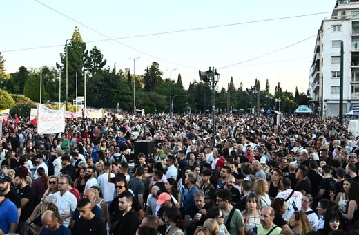 Τέμπη: Μεγάλη προσέλευση κόσμου στο Σύνταγμα για τη συγκέντρωση διαμαρτυρίας