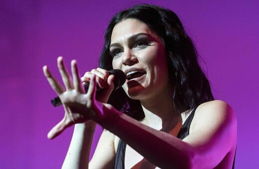 Jessie J: «Είναι σαν να είμαι στη μέση μιας καταιγίδας»