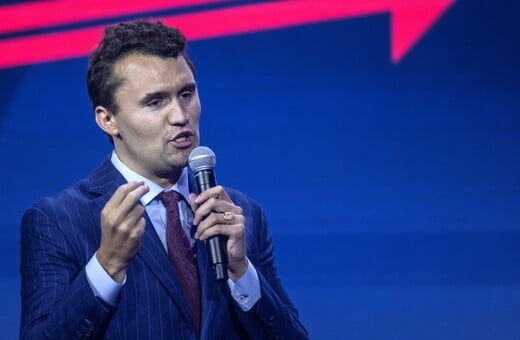 ΗΠΑ: Οπαδός του Τραμπ και ακροδεξιός σχολιαστής δέχθκε πυροβολισμό κατά τη διάρκεια εκδήλωσης