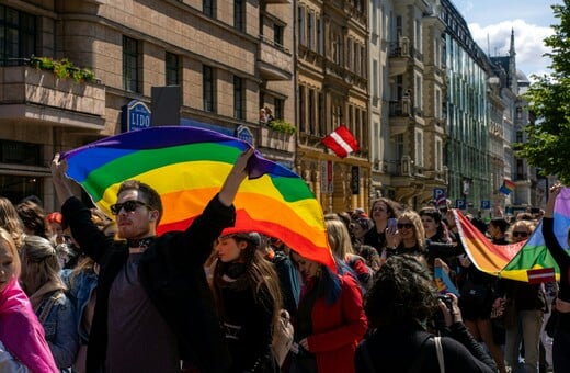 Μίσος στην κάλπη: Έκθεση αποκαλύπτει ότι σε 51 χώρες η ΛΟΑΤΚΙ+ ταυτότητα έγινε «προεκλογικό όπλο»