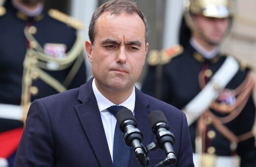 Γαλλία: Ο νέος πρωθυπουργός Λεκορνί αποσύρει την κατάργηση των δύο αργιών από το σχέδιο Μπαϊρού