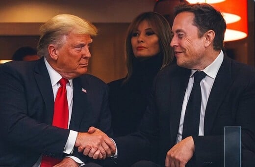 Lip reader αποκαλύπτει τι είπε ο Τραμπ στον Έλον Μάσκ στη κηδεία του Τσάρλι Κερκ