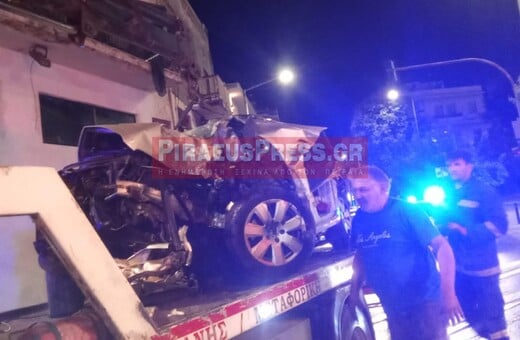 Τροχαίο στον Πειραιά: Αυτοκίνητο έπεσε σε κολώνα - Νεκρός ο οδηγός