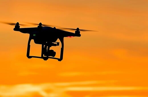 Συνδέονται τα επεισόδια με drones σε Δανία και Νορβηγία; Το «προφίλ» του χειριστή που τα κατηύθυνε