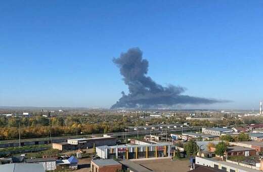 Ουκρανικά drones έπληξαν διυλιστήριο της Gazprom - Εικόνες με τεράστια σύννεφα καπνού