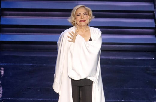 Μαρινέλλα: «Τα μάτια της εξακολουθούν να είναι κλειστά» - Ένας χρόνος μετά την κατάρρευση της σπουδαίας τραγουδίστριας στο Ηρώδειο