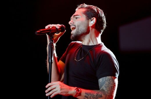 Χρήστος Μάστορας: Ερμηνεύει την «Αστερομάτα» με τη βοήθεια της 