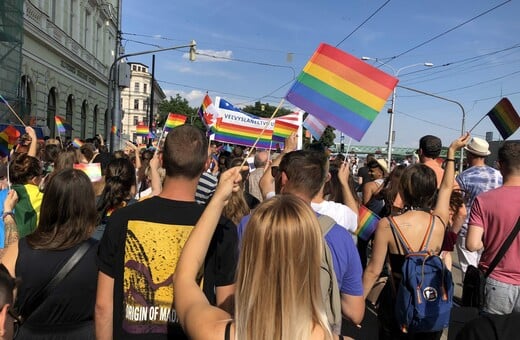 Σλοβακία: Το κοινοβούλιο ενέκρινε συνταγματική αναθεώρηση που περιορίζει τα δικαιώματα ΛΟΑΤΚΙ+ ατόμων