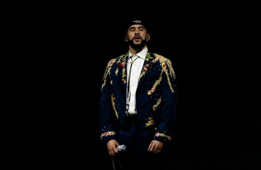 Bad Bunny στο Super Bowl 2026: Γιατί οι ακροδεξιοί ξεσπούν εναντίον του