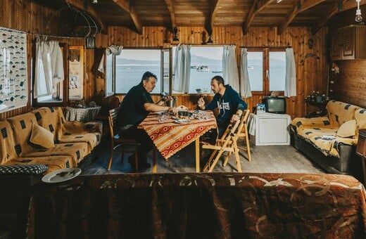 Γεύμα σε μια καλύβα μυδοκαλλιεργητών στη Χαλάστρα
