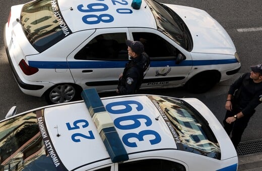 Ίλιον: Σοβαρό τροχαίο με παράσυρση πεζού από μοτοσικλέτα