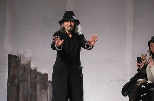 Yohji Yamamoto: «Η μόδα έχει γίνει αστείο, όλα περιστρέφονται γύρω από τα χρήματα»