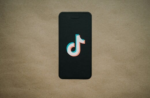 TikTok: Η επιστήμη πίσω από τον αλγόριθμο που μας κρατά κολλημένους