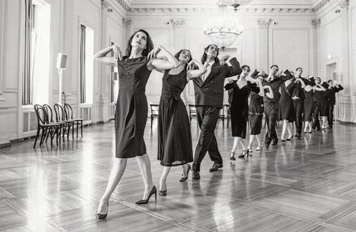 «Kontakthof»: Το έργο της Pina Bausch στο Εθνικό Θέατρο με ελληνικό θίασο