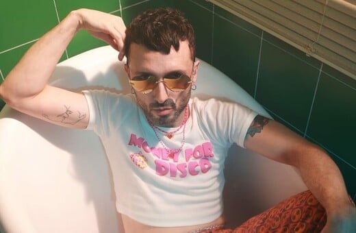 Τουρκία: Ποινική έρευνα σε βάρος queer τραγουδιστή για «άσεμνο» τραγούδι και «αισχρολογία»