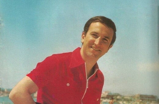 Σάκης Παπανικολάου: ένας κλασικός ελαφρός τραγουδιστής, με ιδιαίτερη πορεία στα σίξτις