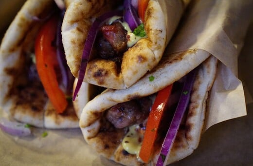 TASTE ATLAS ΣΟΥΒΛΑΚΙ