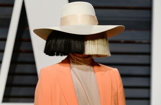 Sia: Ο πρώην σύζυγός της ζητά διατροφή 250.000 δολάρια τον μήνα