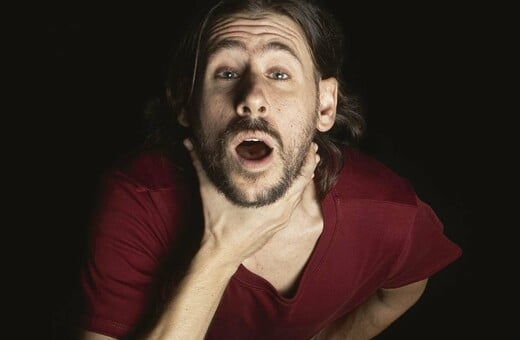 Baby Reindeer: Ο Μάκης Παπαδημητρίου σκηνοθετεί την επιτυχία του Netflix στο Θέατρο Ιλίσια-Βολανάκης