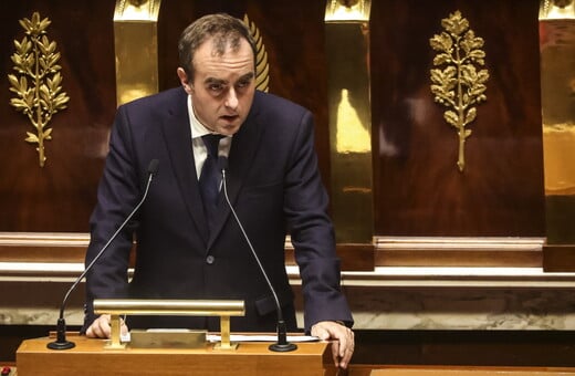 Γαλλία: Η Εθνοσυνέλευση απέρριψε την πρόταση μομφής κατά της κυβέρνησης Λεκορνί