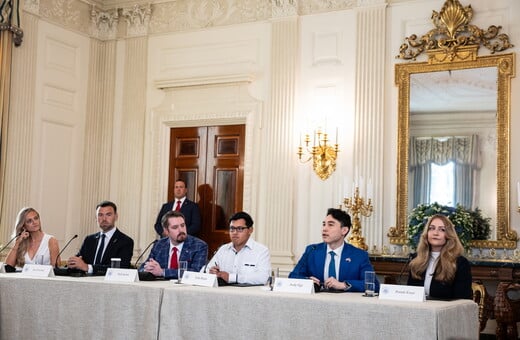 Ο Τραμπ κάλεσε δεξιούς influencers για να «συζητήσουν» την Antifa - Η λίστα με τους εκλεκτούς 11