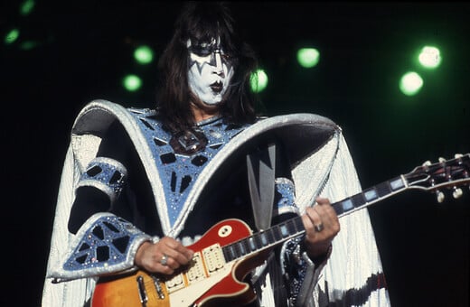 Έις Φρέιλι: Πέθανε ο «Spaceman» των Kiss - Ο θρύλος της ροκ με την κιθάρα που έβγαζε καπνούς