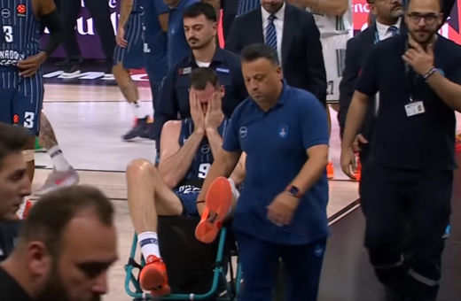Σοβαρός τραυματισμός για τον Γιώργο Παπαγιάννη στον αγώνα με την Εφές - Αποχώρησε ξεσπώντας σε κλάματα