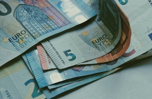 Voucher 750 ευρώ ΔΥΠΑ: Ποιους αφορά και πότε τελικά θα γίνουν οι πληρωμές