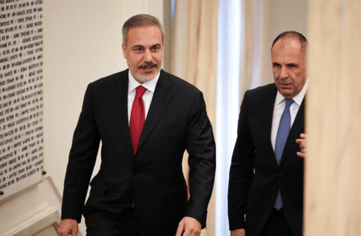 Γεραπετρίτης προς Φιντάν για το πρόγραμμα SAFE: «Όποιος ενοχλείται, να το αποδεχθεί»
