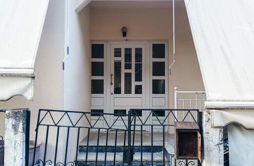 Δολοφονία στα Τρίκαλα: «Σκεφτόμουν πολύ καιρό να την σκοτώσω. Δεν με πρόσεχε» - Τι δήλωσε ο 18χρονος δράστης