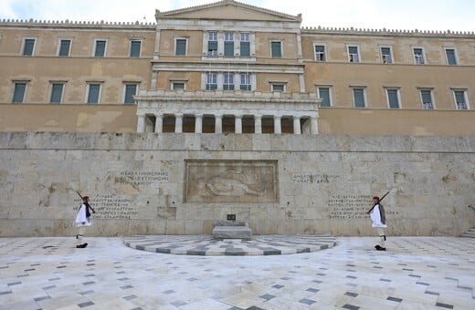 Μνημείο Αγνώστου Στρατιώτη: «Μέσα σε λίγες ώρες ο κ. Δούκας αναίρεσε τον εαυτό του», λένε κυβερνητικές πηγές