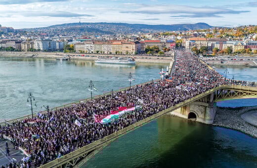 Η Ουγγαρία στους δρόμους: Μαζικές συγκεντρώσεις Ορμπάν και Μάγιαρ ενόψει των εκλογών