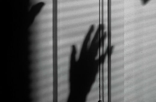 Κορωπί: Μάχη για τη ζωή της δίνει η 40χρονη - Χτυπήματα φέρει και ο 4χρονος γιος