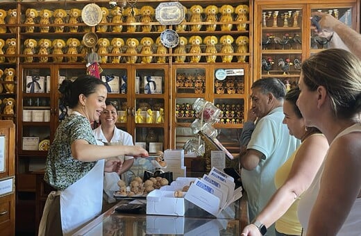 «Τυπικά γλυκά» με ιστορία αιώνων και οι ποπούσες που έσωσαν ένα έθνος