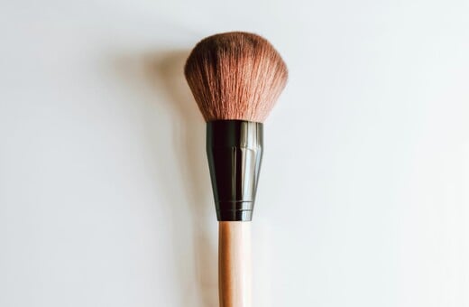 Πώς ένα πινέλο μακιγιάζ μπορεί να ανακουφίσει αποτελεσματικά τη φαγούρα