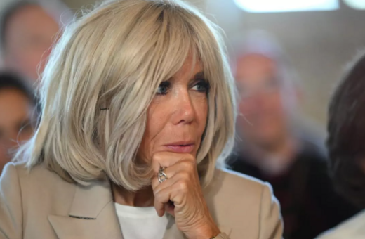 Δέκα άτομα σε δίκη στο Παρίσι για σεξιστικό εκφοβισμό εναντίον της Μπριζίτ Μακρόν