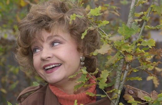 ΠΕΘΑΝΕ ΗΘΟΠΟΙΟΣ ΠΡΟΥΝΕΛΑ ΣΚΕΙΛΣ