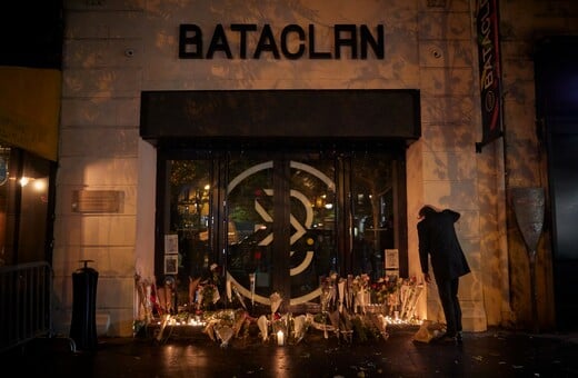 Μπατακλάν: Ο σκηνοθέτης της σειράς για την τρομοκρατική επίθεση απορρίπτει τους ισχυρισμούς περί ασέβειας