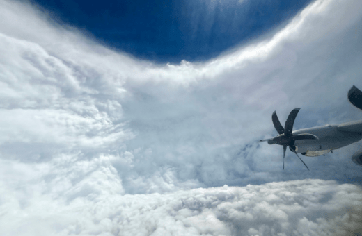 Τυφώνας Μελίσα: Εντυπωσιακά βίντεο μέσα από το «μάτι»