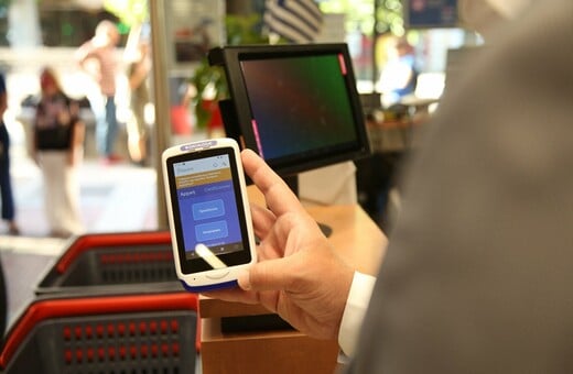 Ποιοι εργαζόμενοι «μπαίνουν» στην Ψηφιακή Κάρτα και τι σημαίνει για τους μισθούς τους